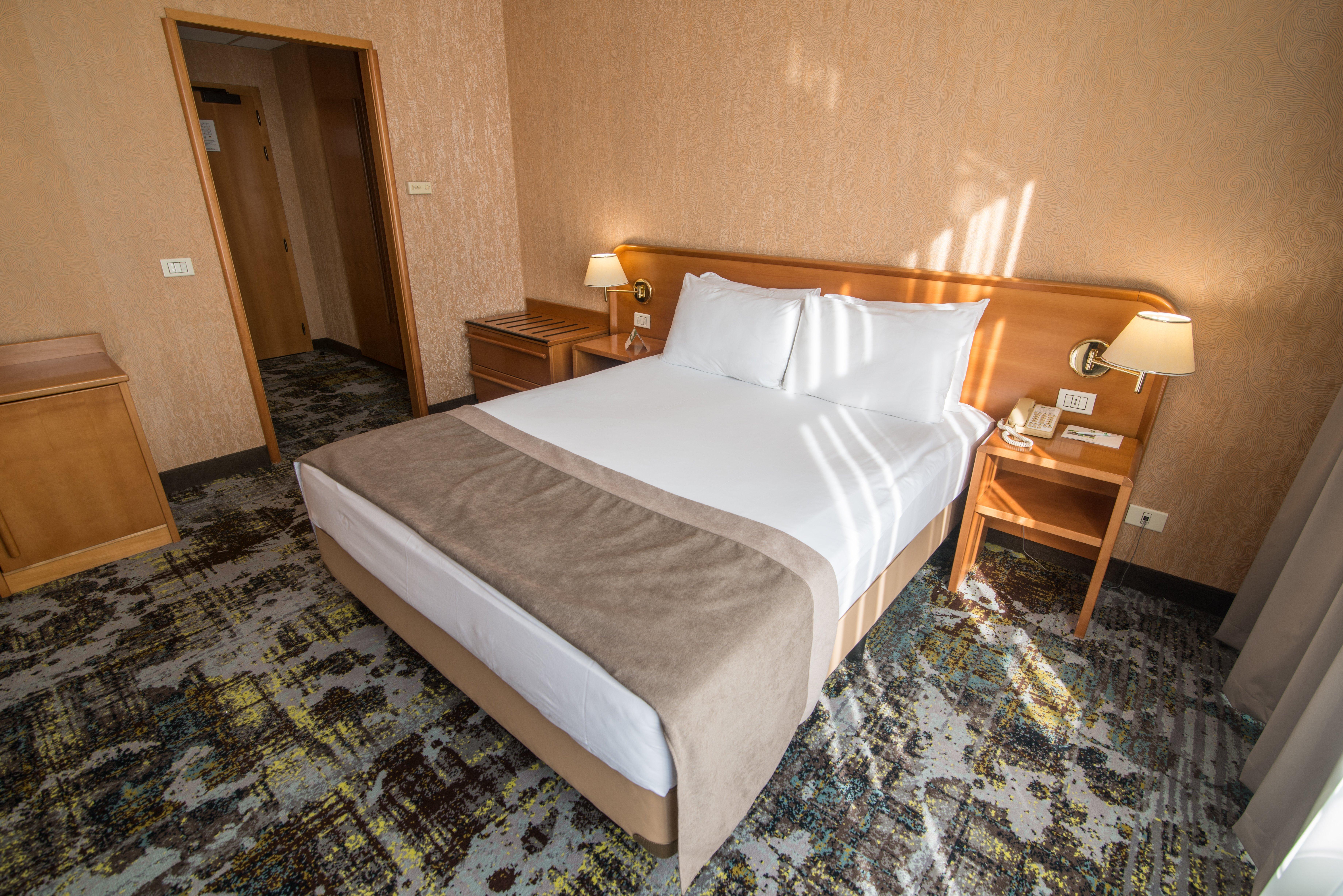 Holiday Inn Skopje By Ihg Exterior foto